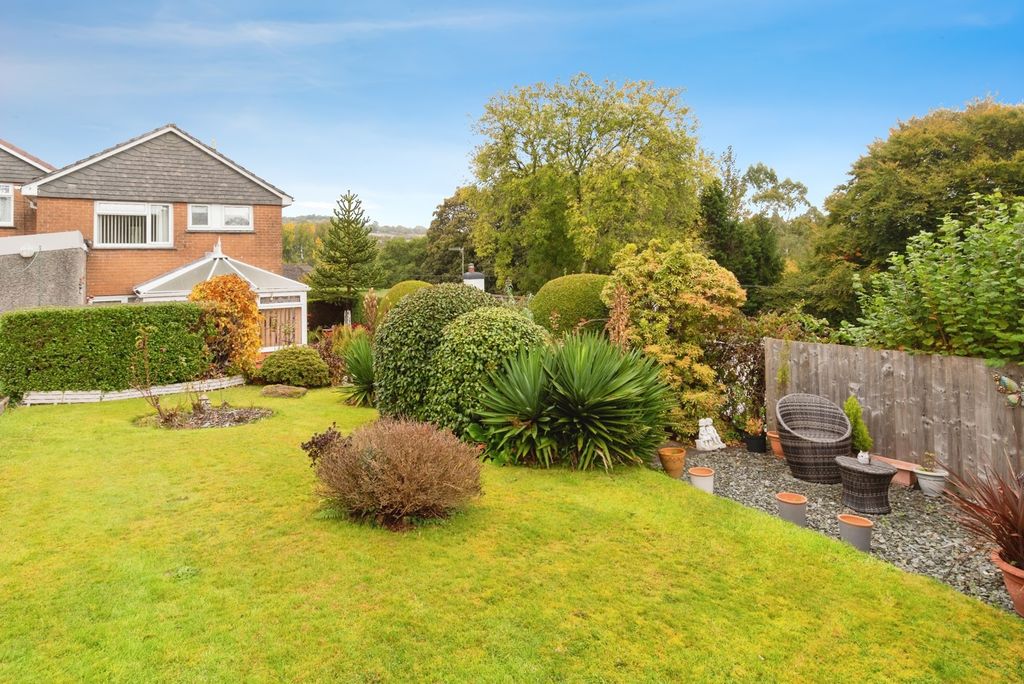 Property photo 2 of 17 Garden