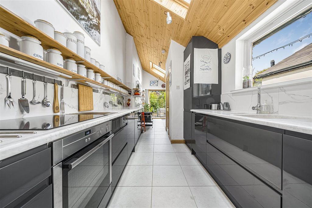 Property photo 2 of 19 222 Horton Rd, Datchet, Slough Sl3 9Hl15.Jpg
