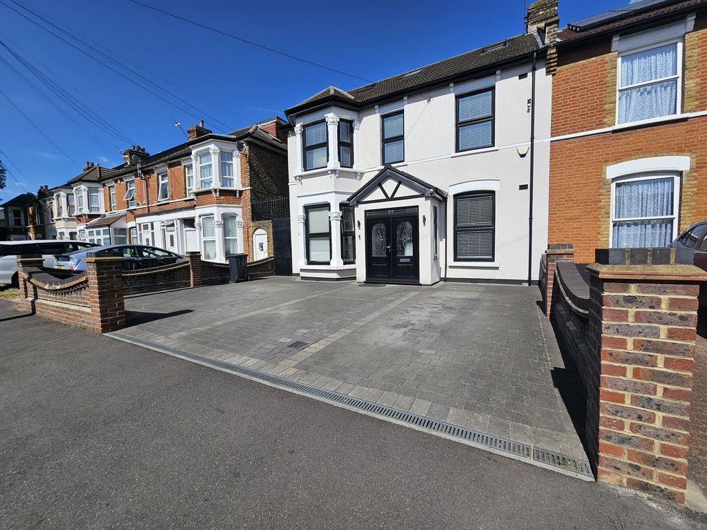 Property photo 1 of 2