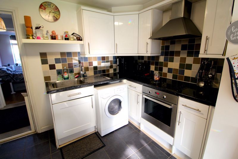 Property photo 3 of 8 Kitchen