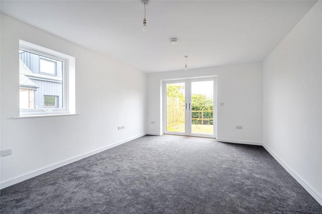 Property photo 3 of 8 Example