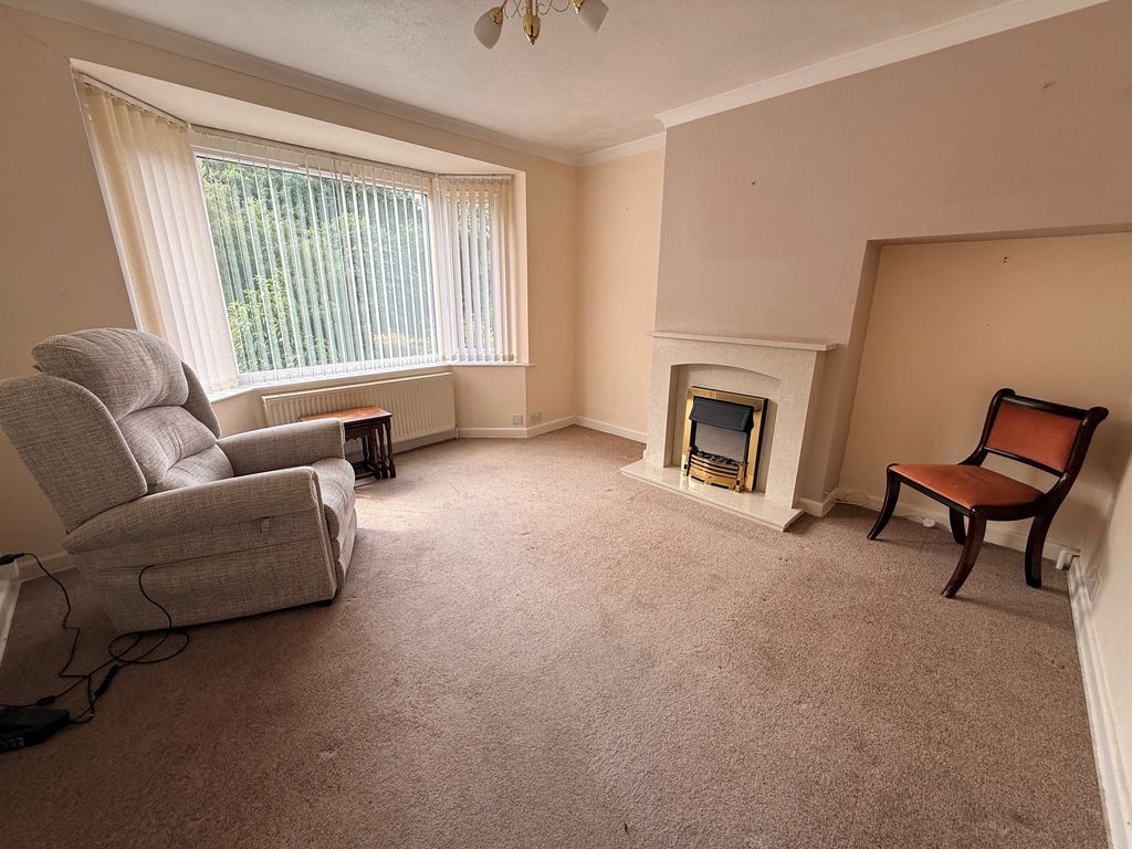 Property photo 3 of 15 Lounge