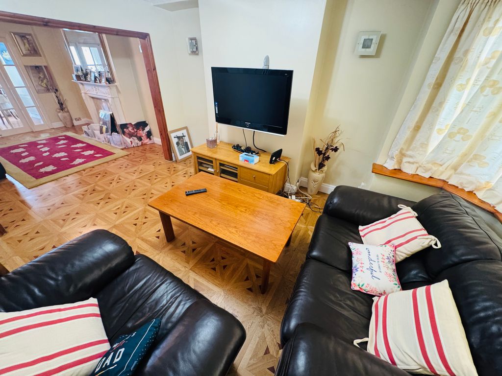 Property photo 3 of 38