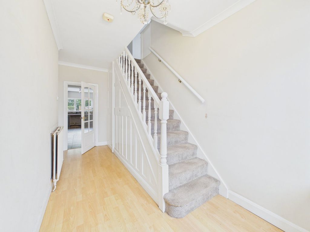 Property photo 2 of 28