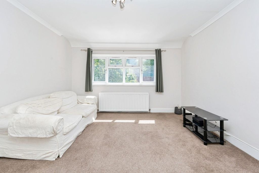 Property photo 3 of 8 Log08957.Jpg