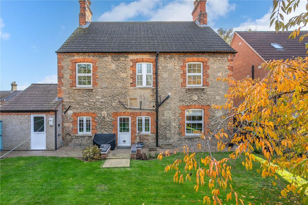 Property photo 2 of 27 Picture No. 31