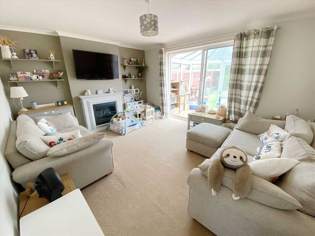 Property photo 2 of 14 Lounge: