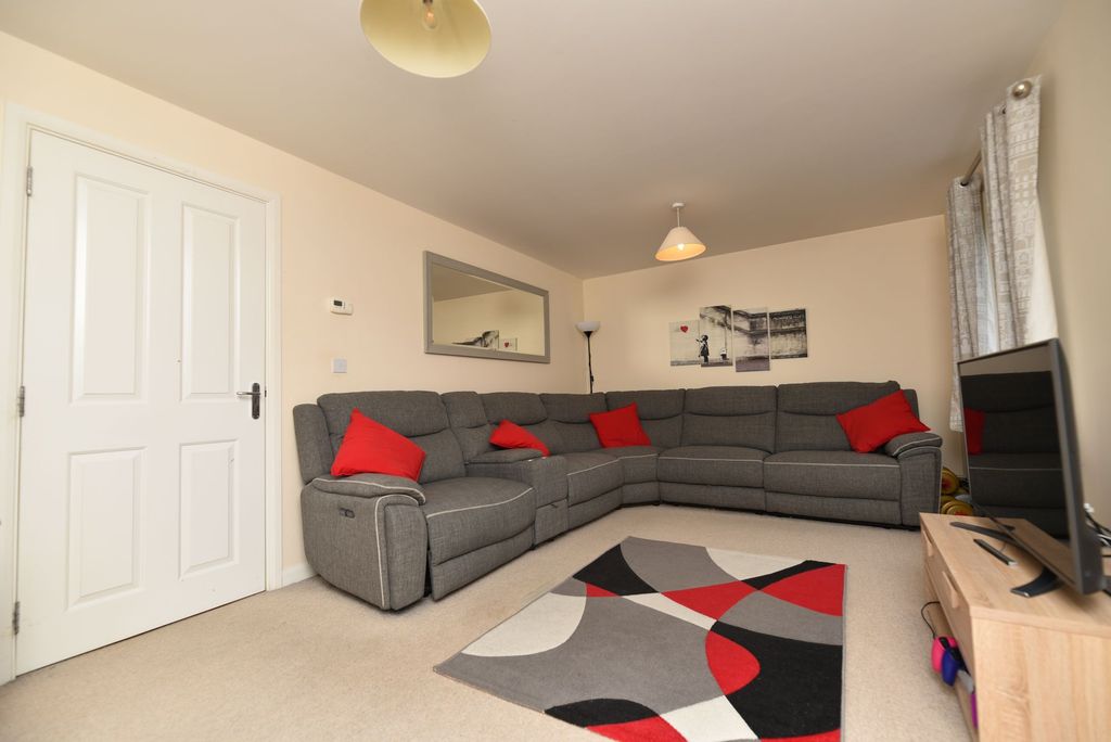 Property photo 3 of 20