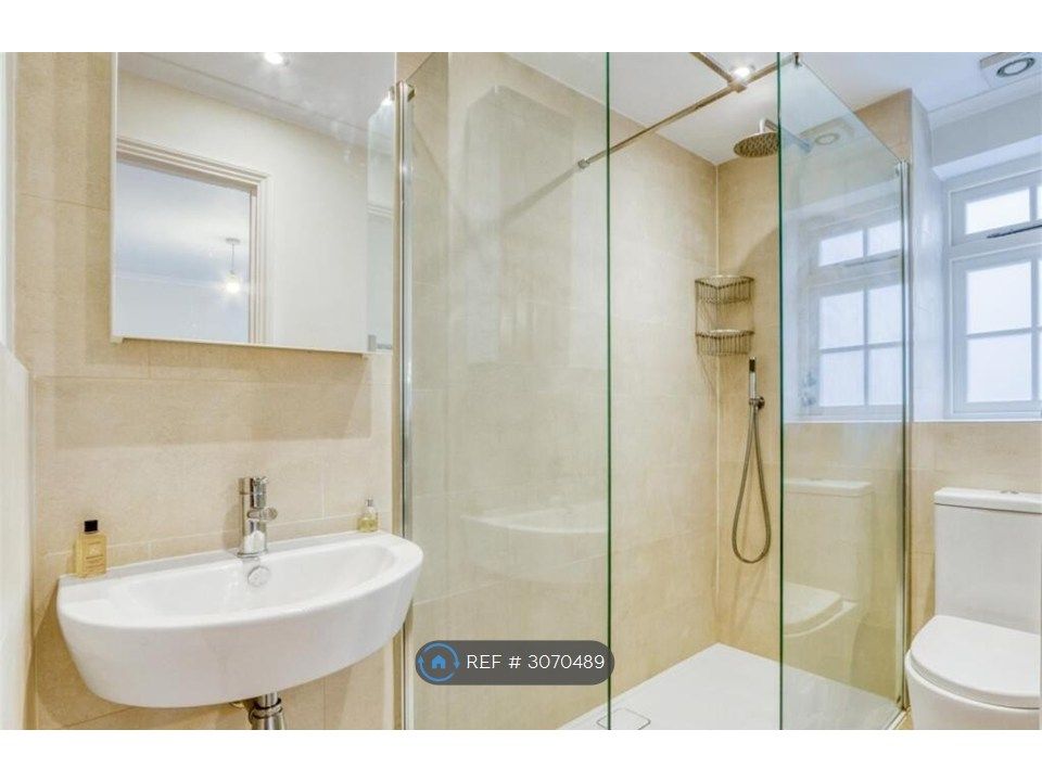 Property photo 2 of 7 En Suite Bathroom