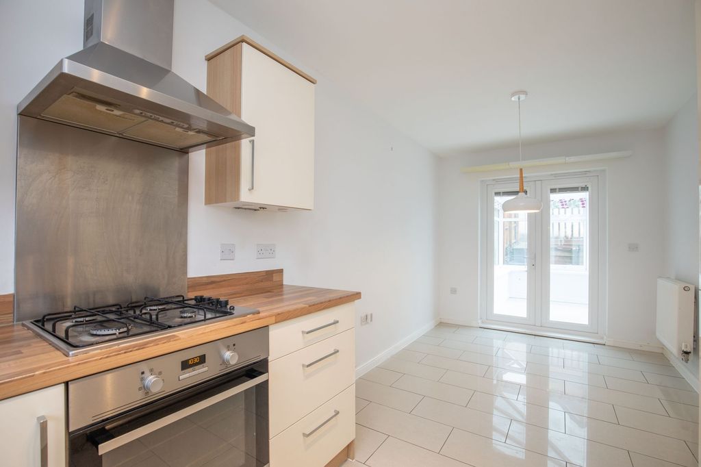 Property photo 3 of 35