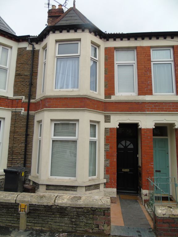 Property photo 1 of 22 Three Bedroom Mid-Terraced House
