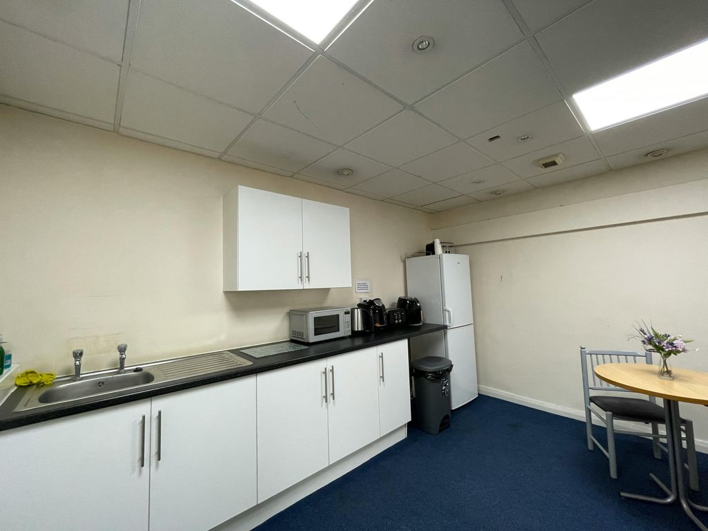 Property photo 2 of 11 Communal Kitchen