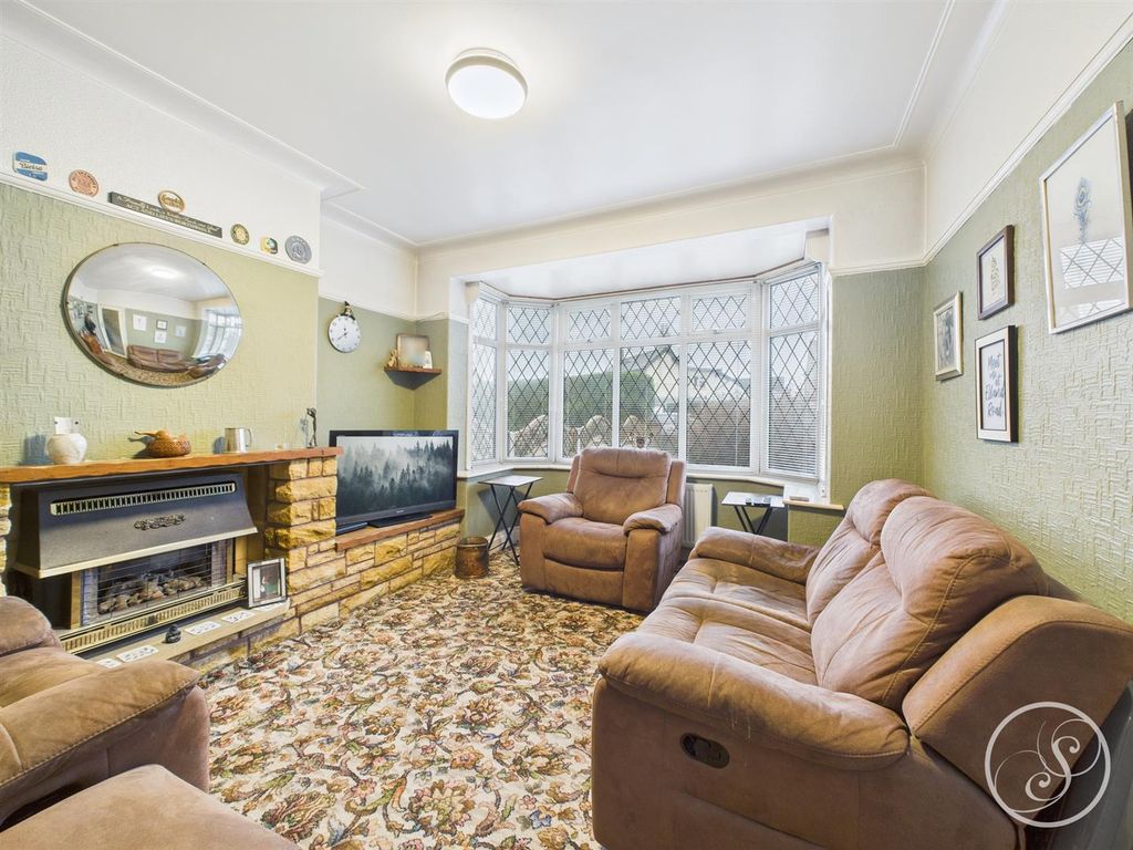 Property photo 3 of 11 Lounge