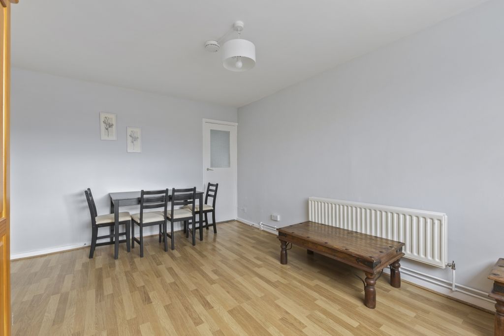Property photo 3 of 16 98096_Flat 6 Ches...
