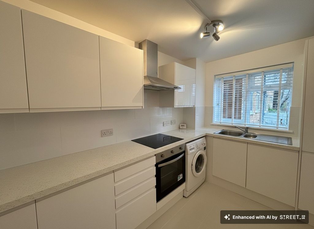 Property photo 3 of 8 Kitchen