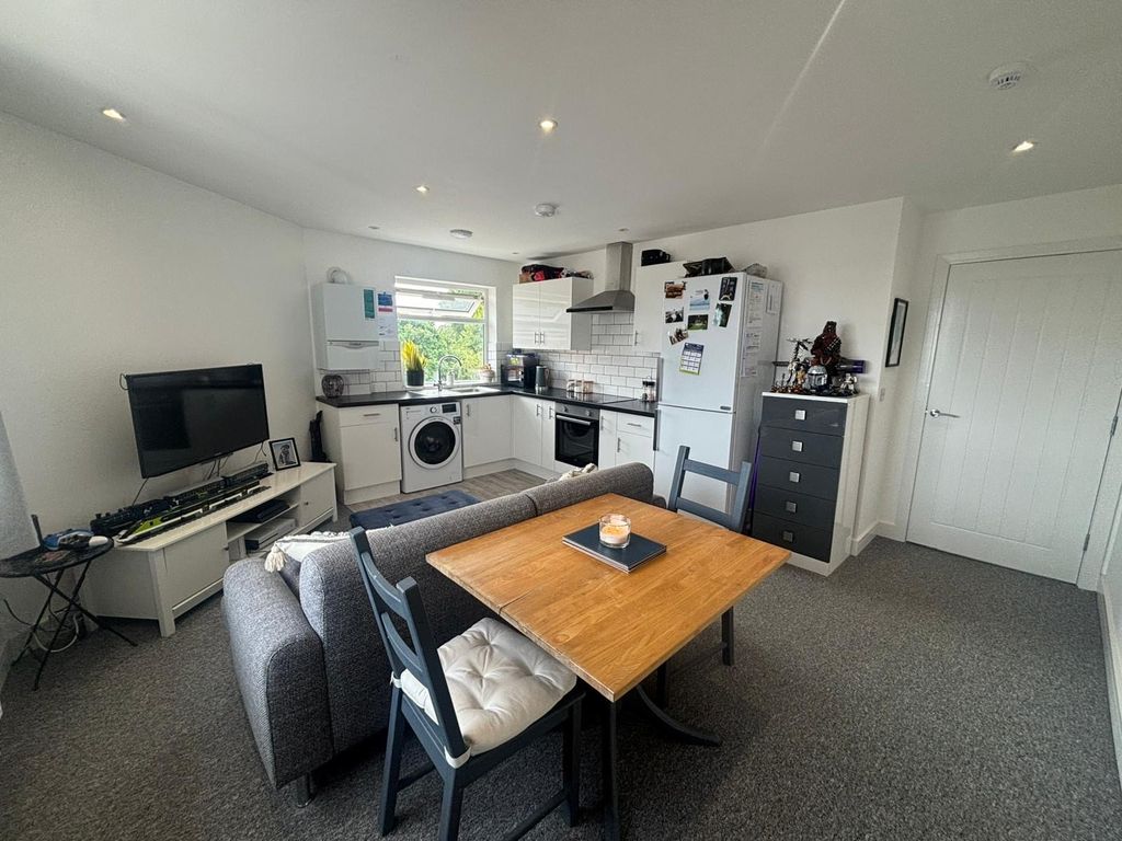 Property photo 3 of 6 Living Space