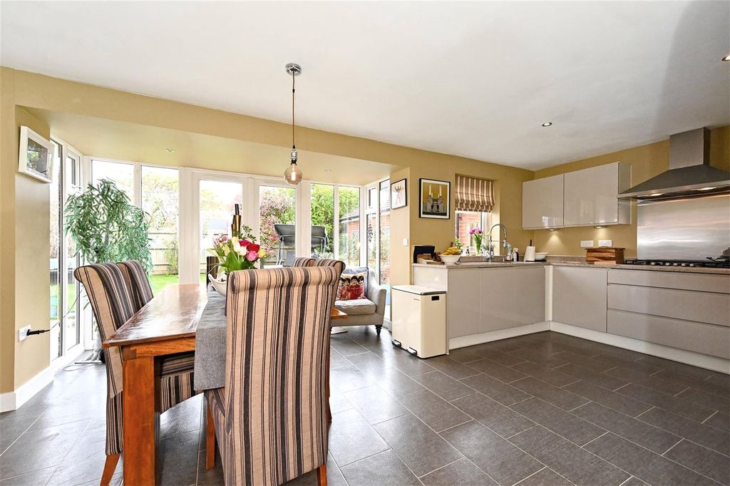 Property photo 2 of 20 Kitchen/Dining Room