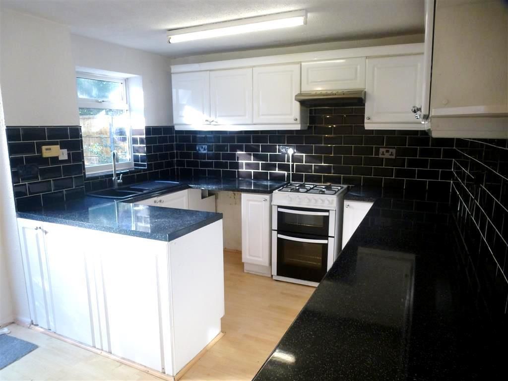 Property photo 2 of 7 Kitchen