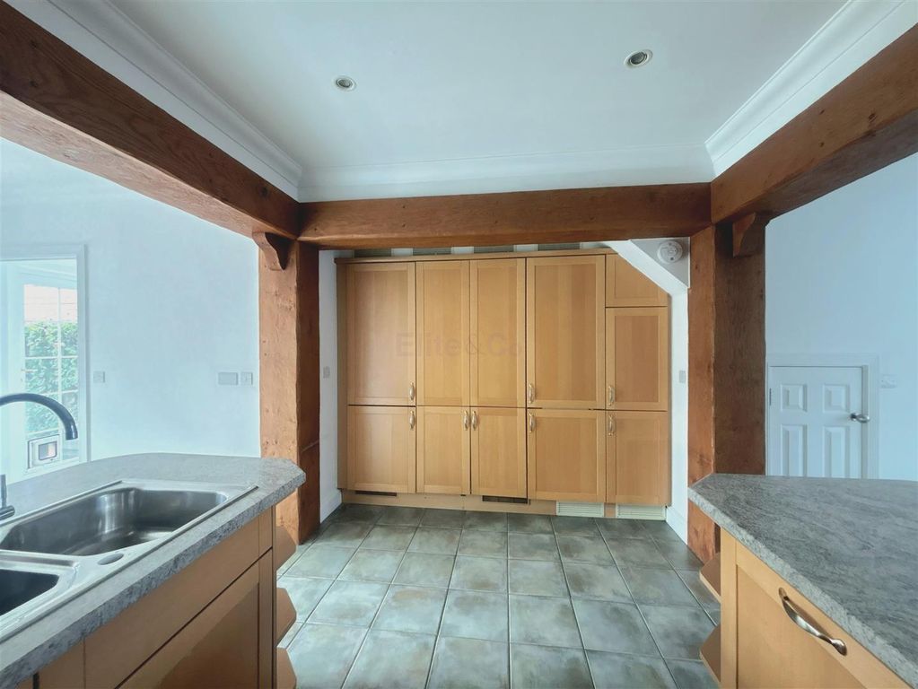 Property photo 3 of 22 Kitchen