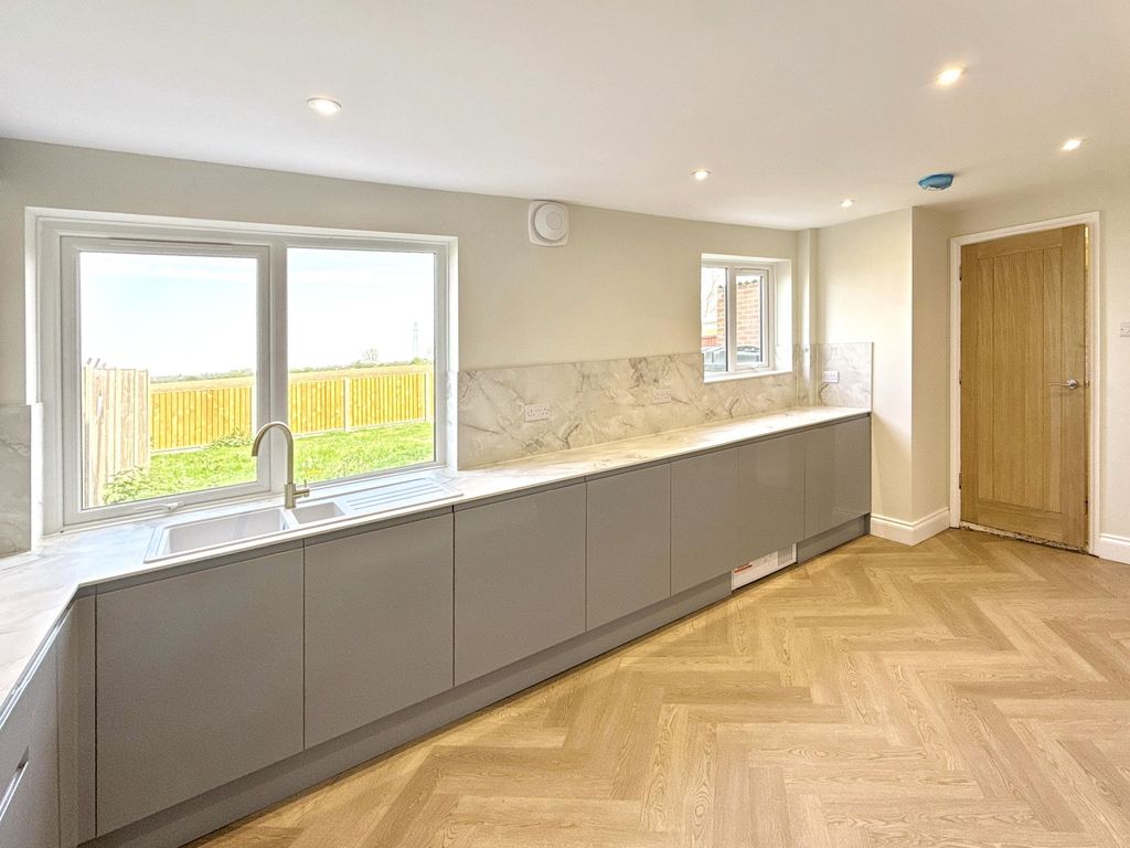 Property photo 3 of 24 Kitchen