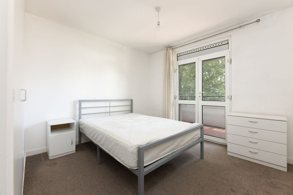 Property photo 3 of 8 Stangate F13 (03 ...