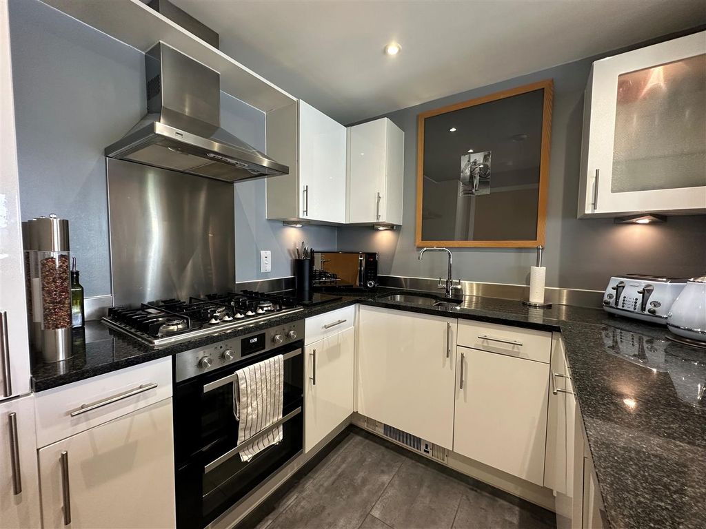 Property photo 3 of 12 Kitchen.Jpg