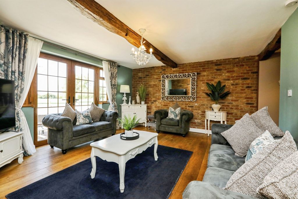 Property photo 2 of 33