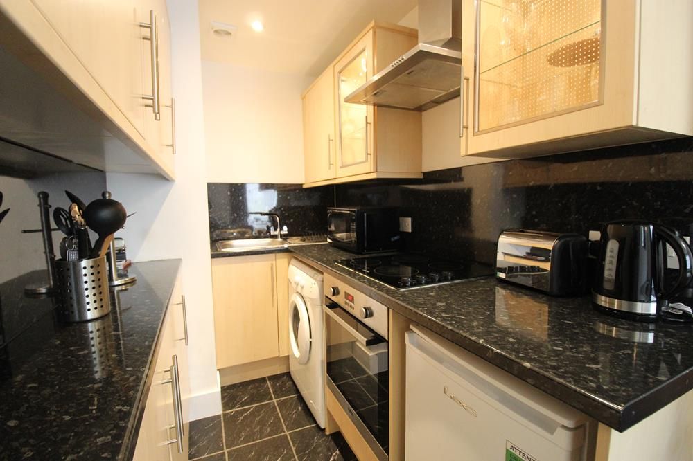 Property photo 3 of 5 299 Ug − Kitchen
