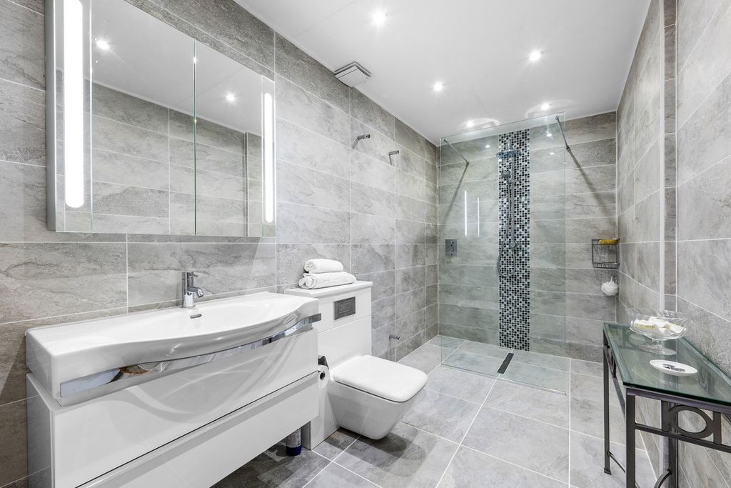 Additional image 7 of 3 bed bungalow for saleWoodcote Park Avenue, Purley CR8