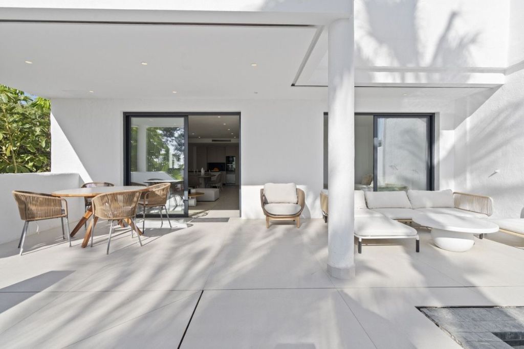 Property photo 3 of 18