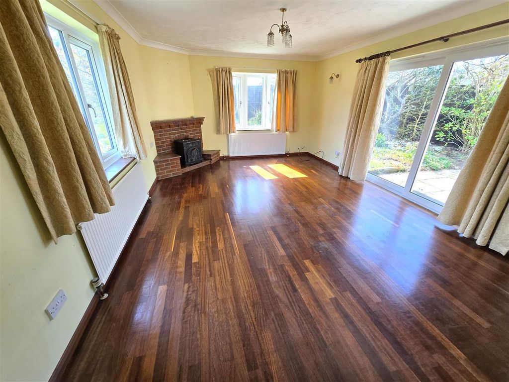 Property photo 2 of 13 Lounge