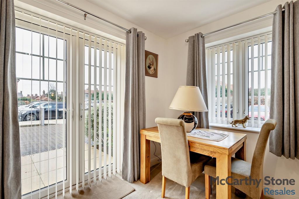 Property photo 2 of 27 8671657-Interior14-800.Jpg