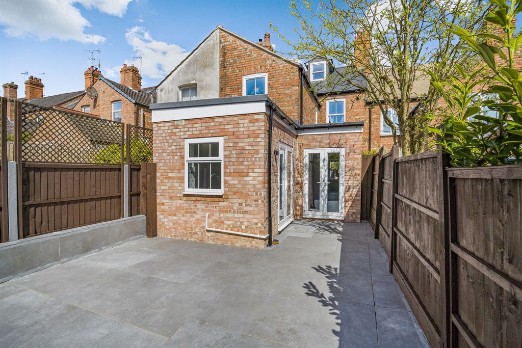 Property photo 3 of 16