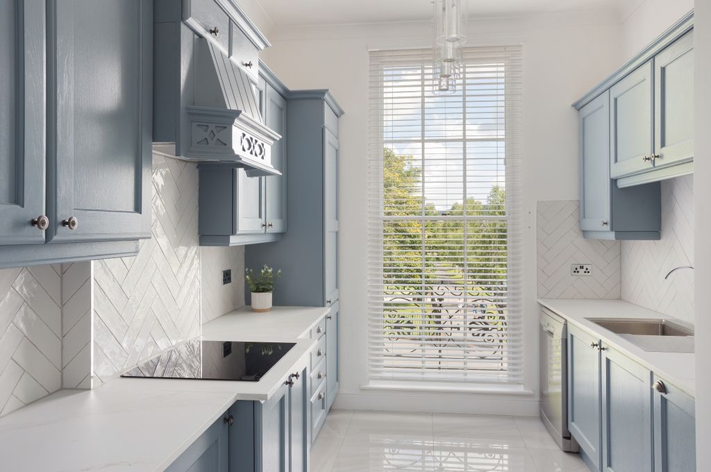 Property photo 3 of 15 73399_40C The Bro...