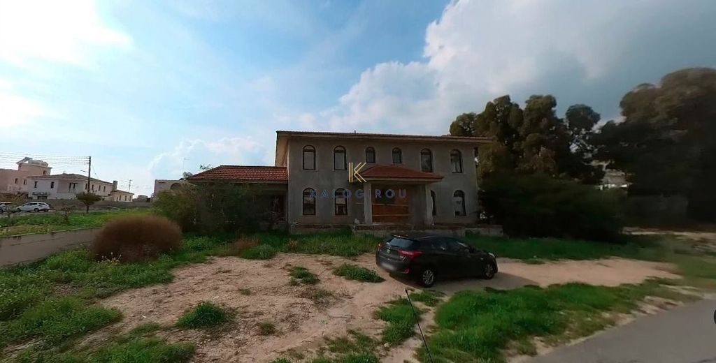 Property photo 1 of 2