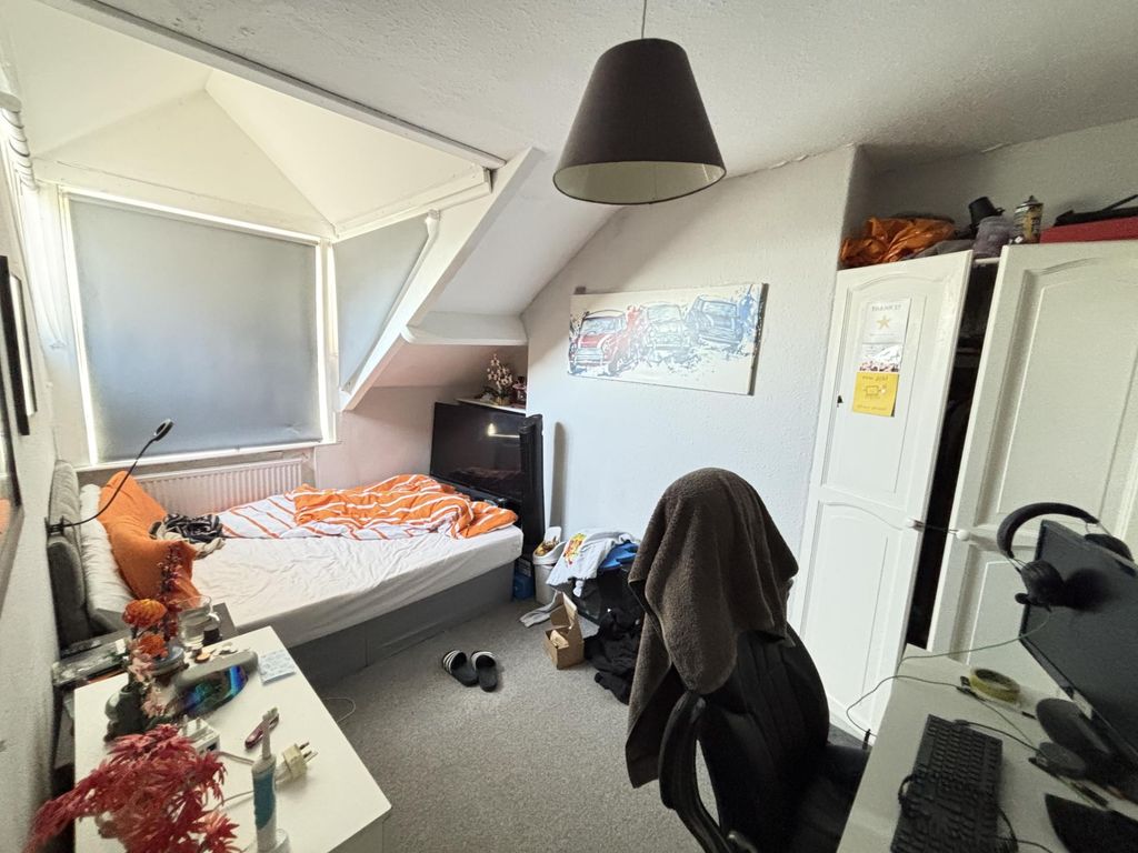 Property photo 1 of 10 A Cozy Bedroom Featuring A Double Bed, A Study Des...