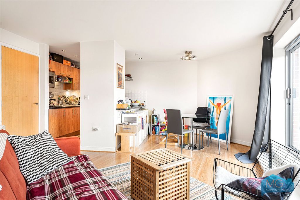 Property photo 3 of 15 Picture No. 17