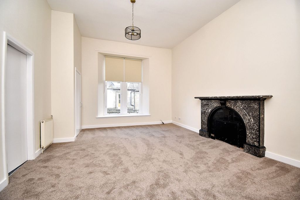 Property photo 2 of 11 Lounge Angle 1