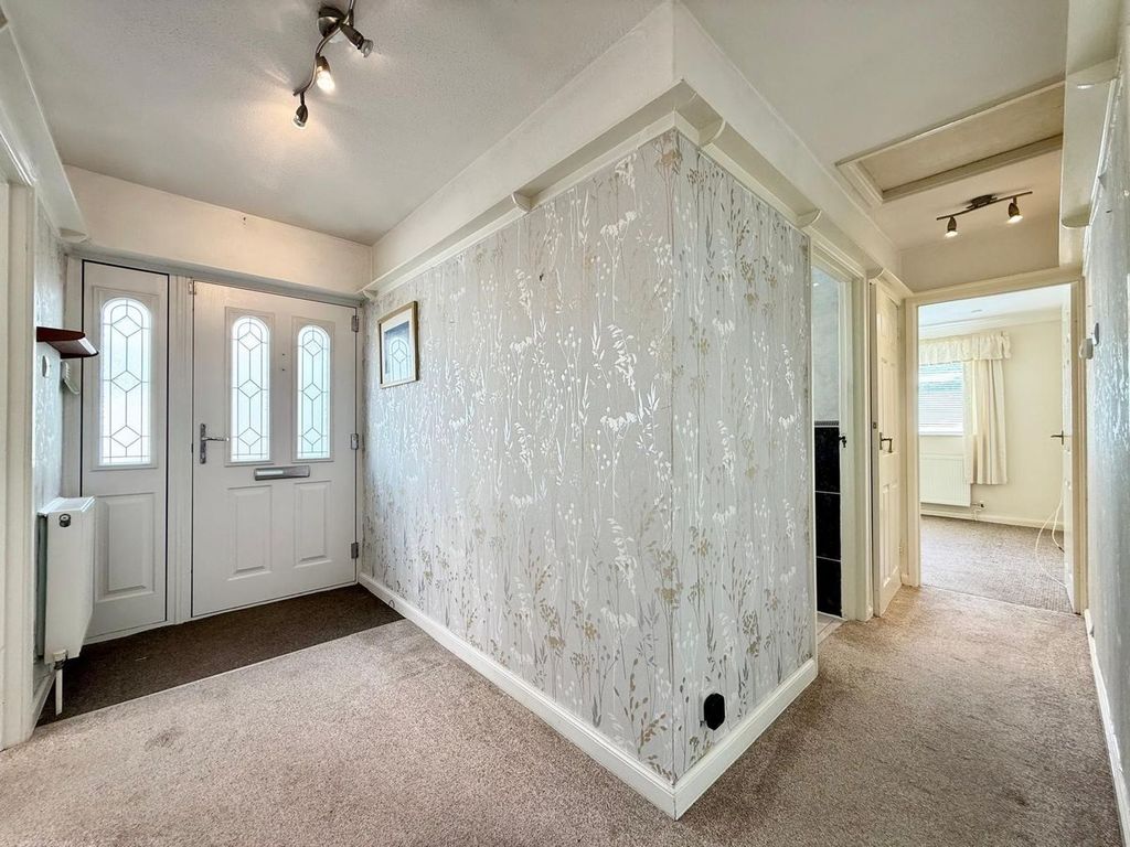 Property photo 3 of 28