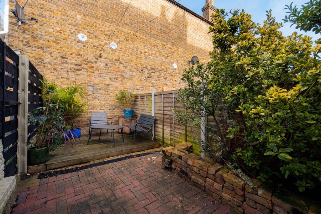 Property photo 3 of 24