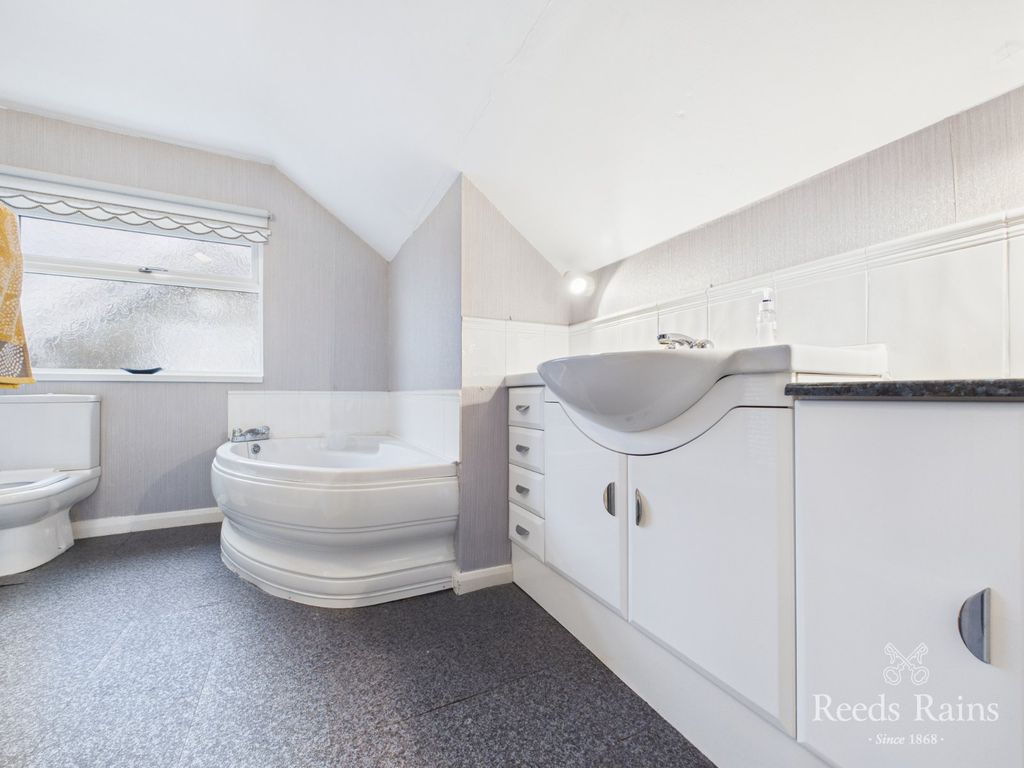 Property photo 3 of 24 Bathroom