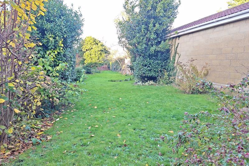 Property photo 2 of 12 Garden