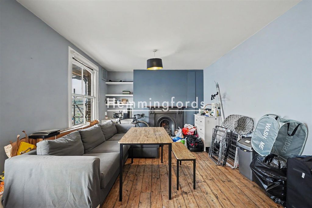 Property photo 3 of 14 Iverson Road Nw6-9.Jpg