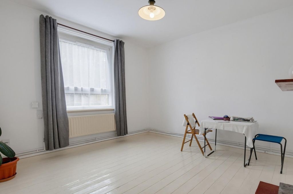 Property photo 2 of 13 Ameryhouse15-20.Jpg