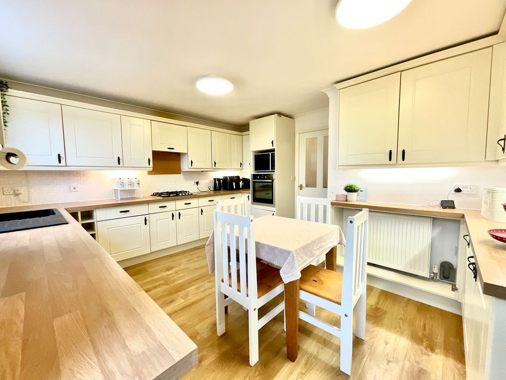 Property photo 3 of 32