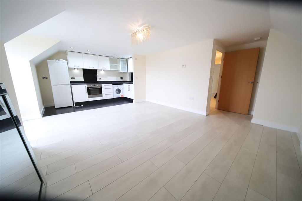 Property photo 3 of 8 Lounge2.Jpg