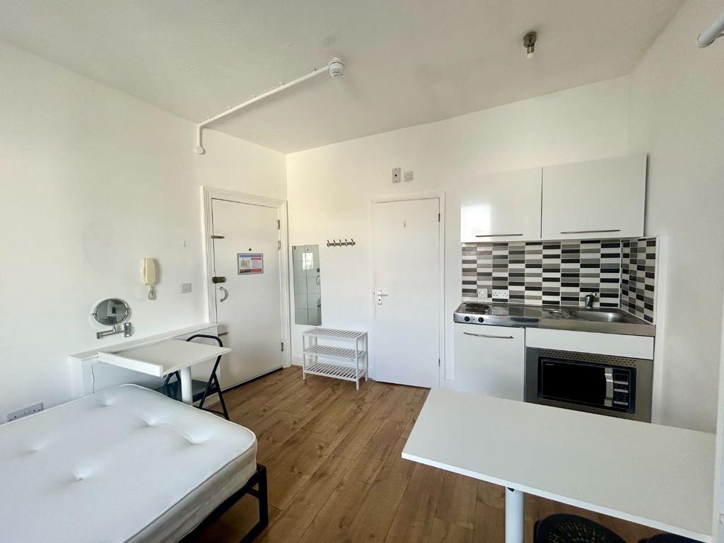 Property photo 3 of 6 Flat 11 (New2).Jpg