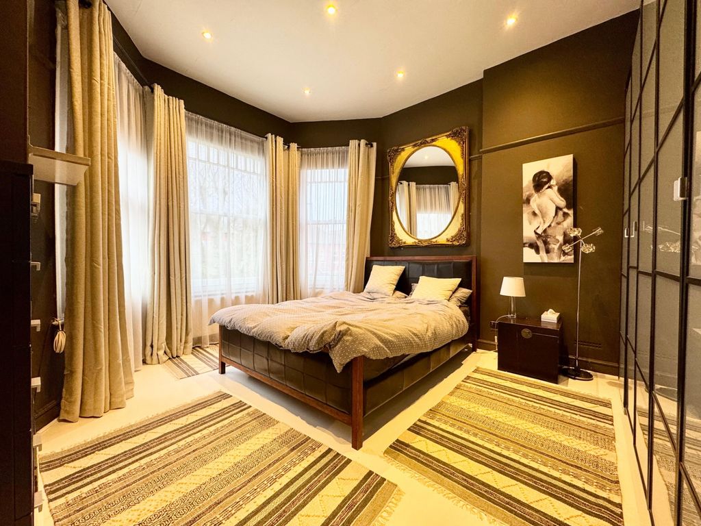 Property photo 3 of 9 Photo 5