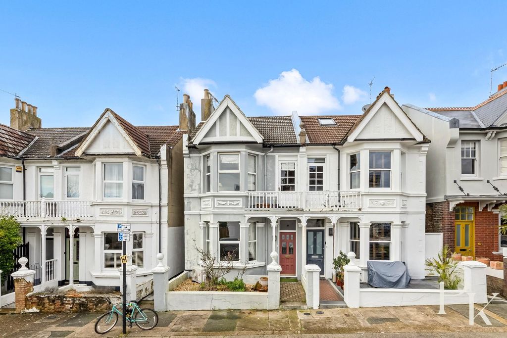 Property photo 1 of 18