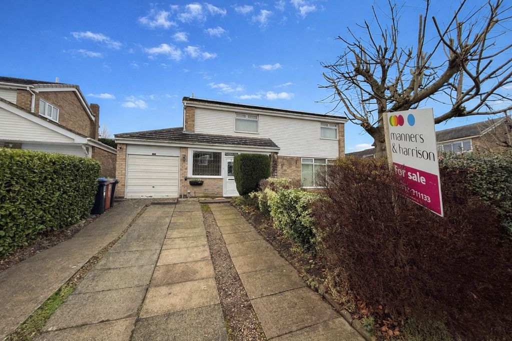 Property photo 1 of 9 Externally